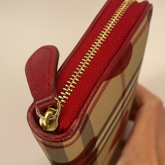 BURBERRY Haymarket Check Heart Print Zip Around Wallet - Picture 6 of 14